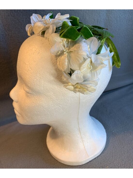 Vintage Ladies Floral Green & White Headpiece Hat Velvet Leaves & Mesh Accents